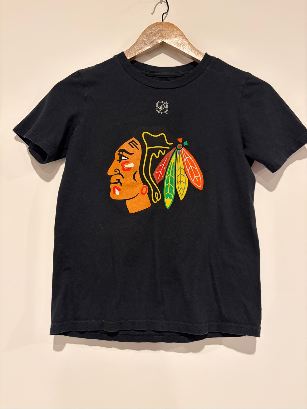 NHL Team Apparel Youth M Black Chicago Blackhawks Connor Bedard 98 T-Shirt